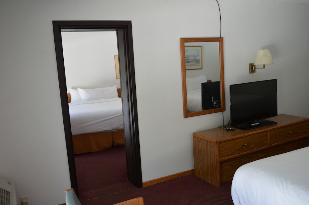 Family Room, Multiple Beds photo 2