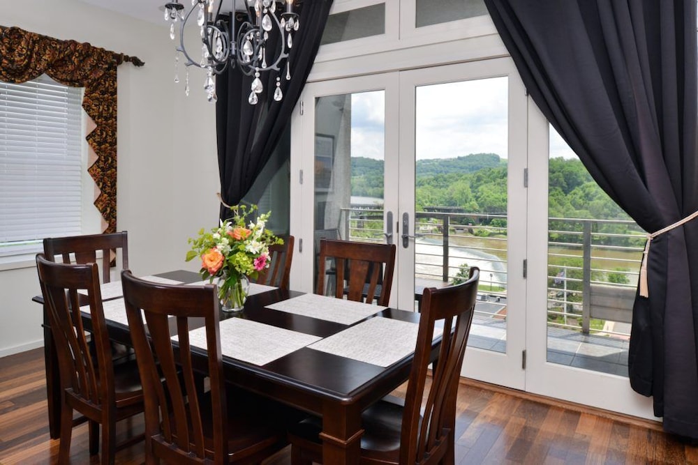 Exclusive Penthouse, 2 Bedrooms, Balcony, River View - Photo 5