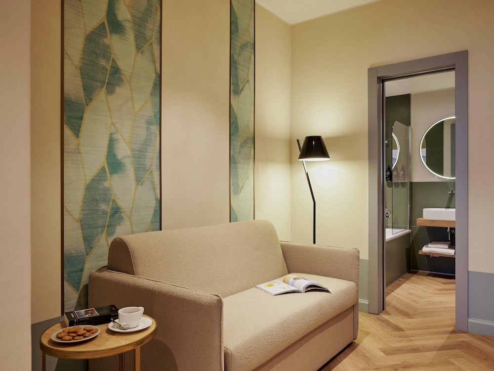 Deluxe Room, Multiple Beds - Photo 3