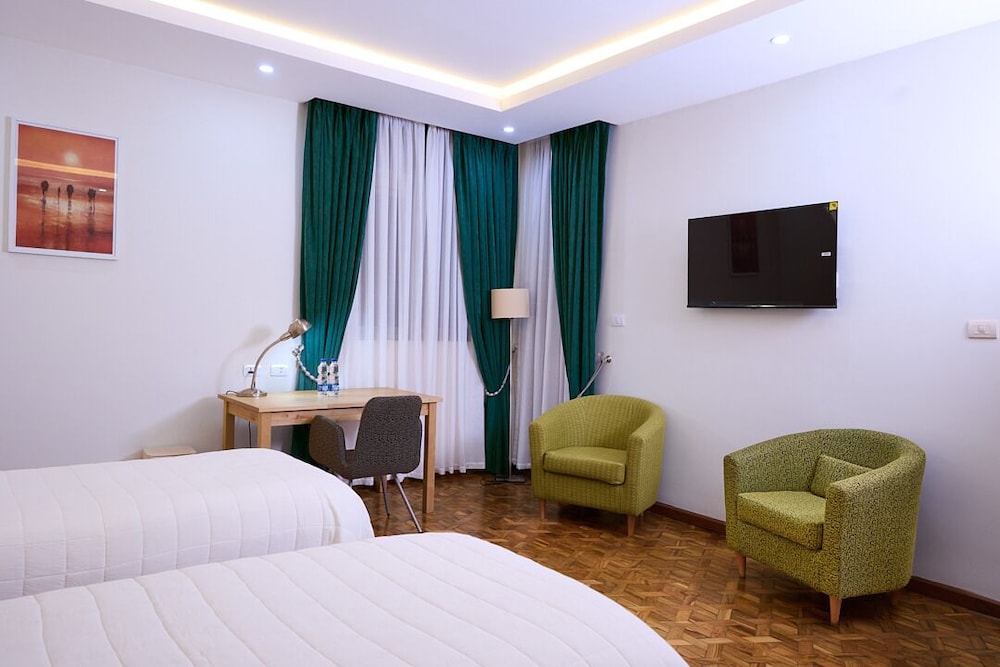 Standard Twin Room, Balcony, Mountain View