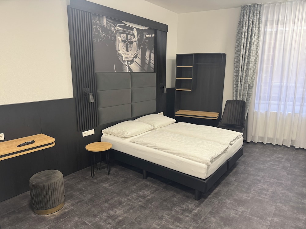 Deluxe Double Room, 1 Double Bed, Mobility Accessible, River View photo 3