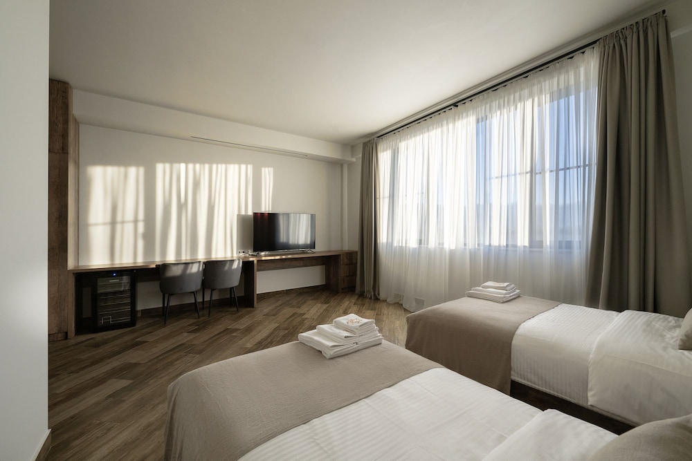 Superior Twin Room, Mountain View