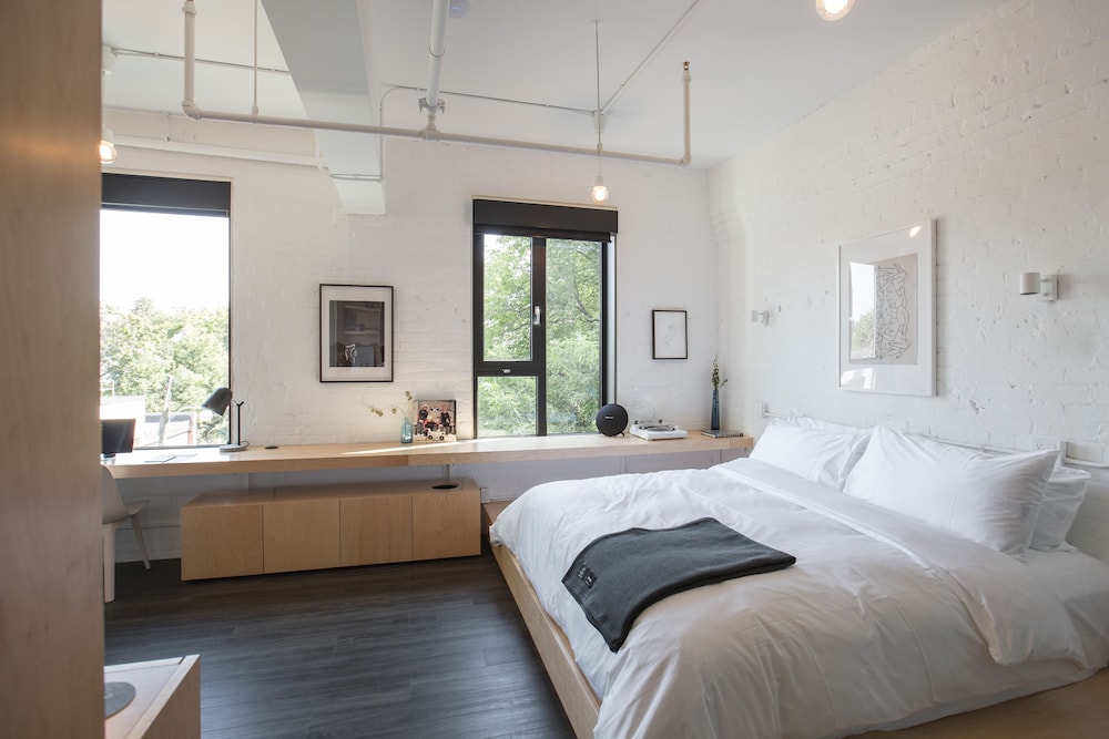 Signature Studio Suite, 1 King Bed - Photo 6