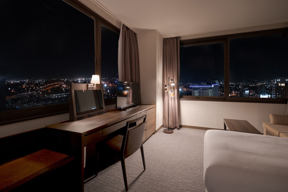 Premier Night View Room Top Floor, Non Smoking (Lounge Access) photo 2