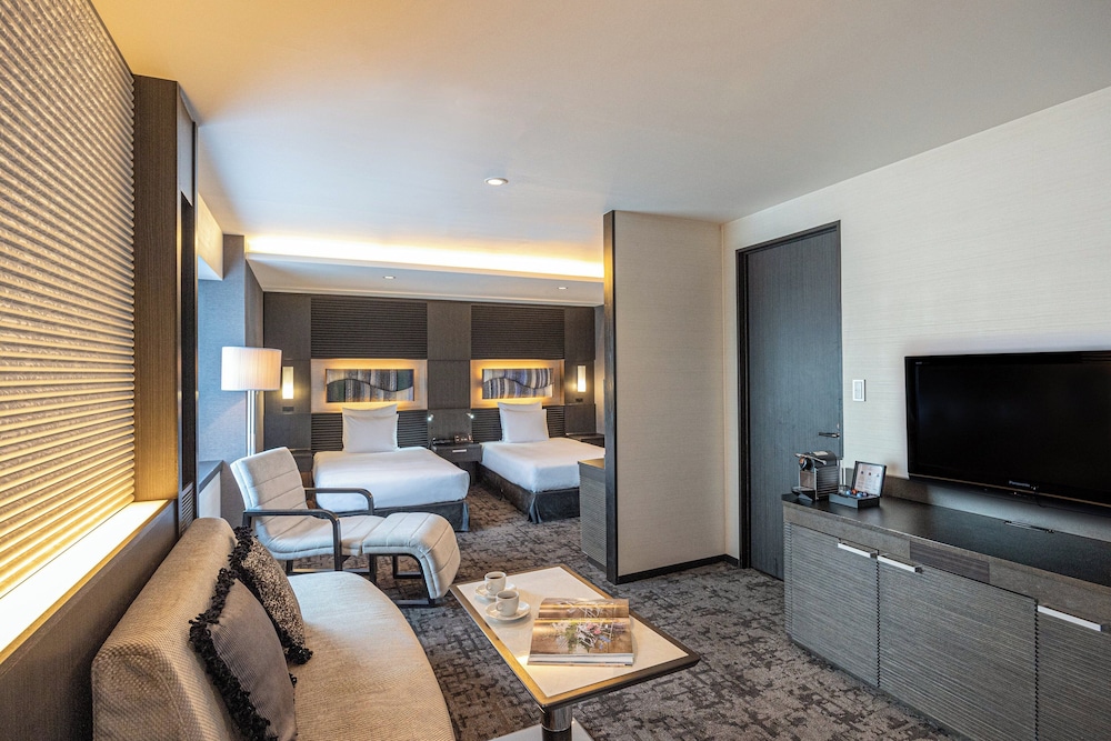 Junior Suite, 2 Twin Beds, Club Lounge Access - Photo 1
