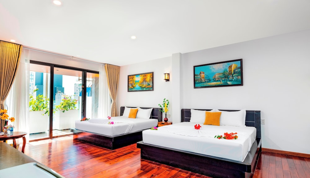 Family Quadruple Room, Balcony, City View - Photo 2