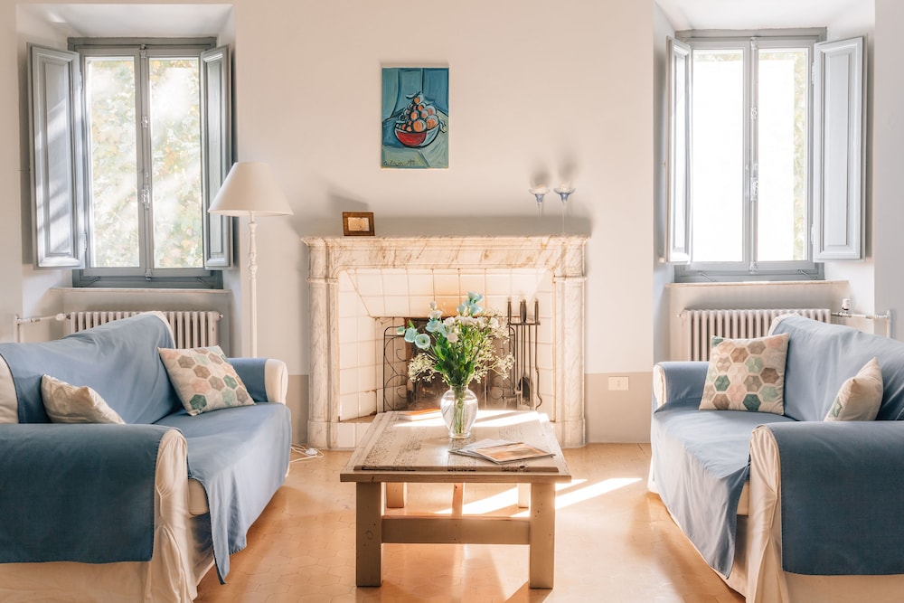 Suite, 1 Bedroom, Fireplace photo 3