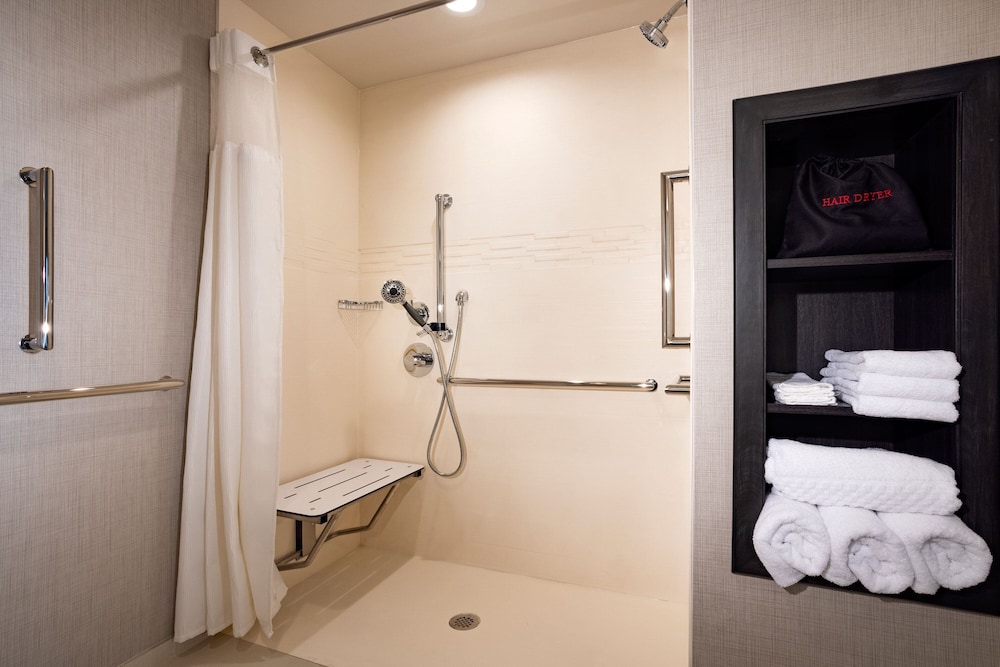 Suite, 1 Bedroom - Photo 5