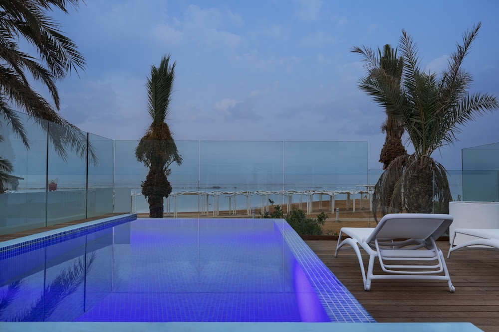 Premium Big Balcony with Private Pool and Sea View photo 3