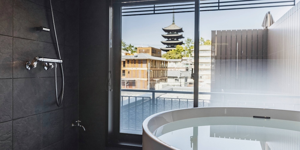 Deluxe Room with Private Bathroom - Temple View, Non Smoking - Photo 4