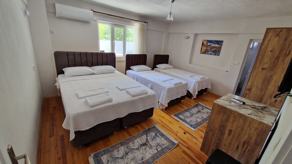 Family Quadruple Room photo 2