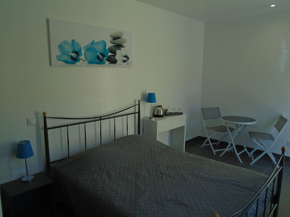 Double Room - Photo 3