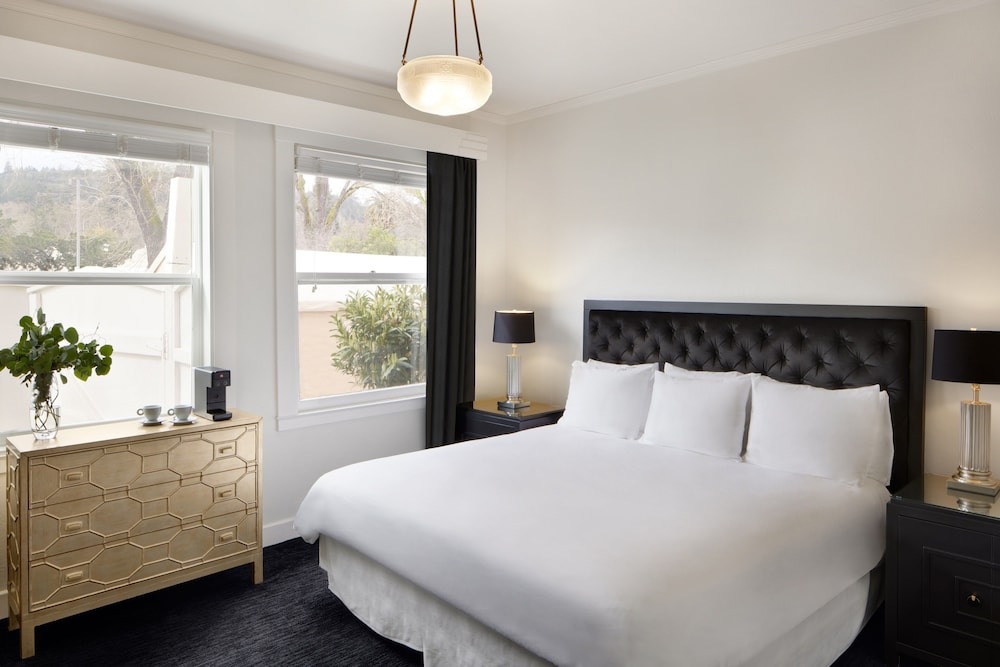 Deluxe Room, 1 King Bed - Photo 1