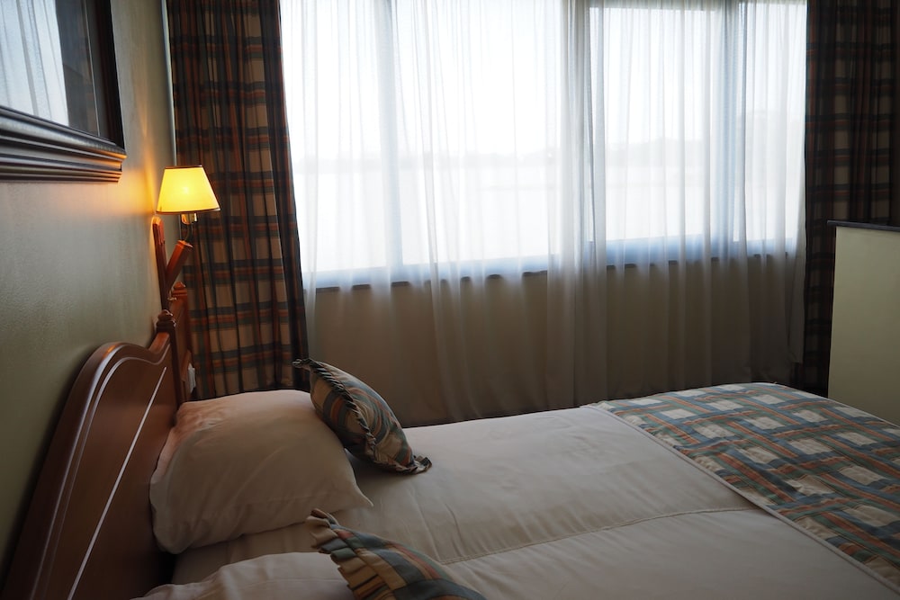 Superior Room, Lake View (With Extra Bed) photo 2