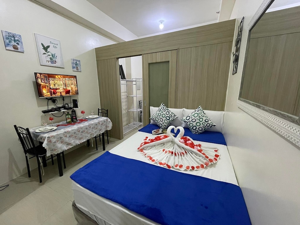 Family Room, Multiple Beds - Photo 15