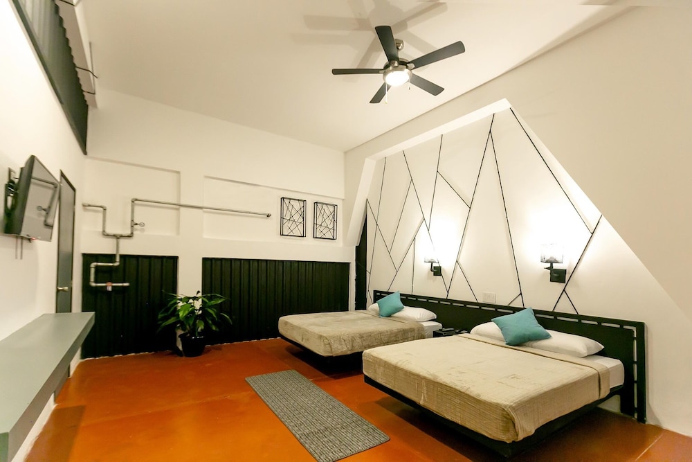 Basic Double Room, 2 Queen Beds photo 1