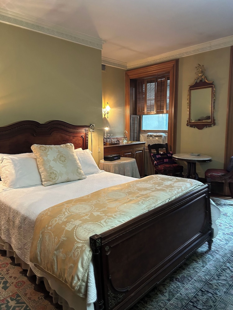 Classic Room, 1 Queen Bed photo 1
