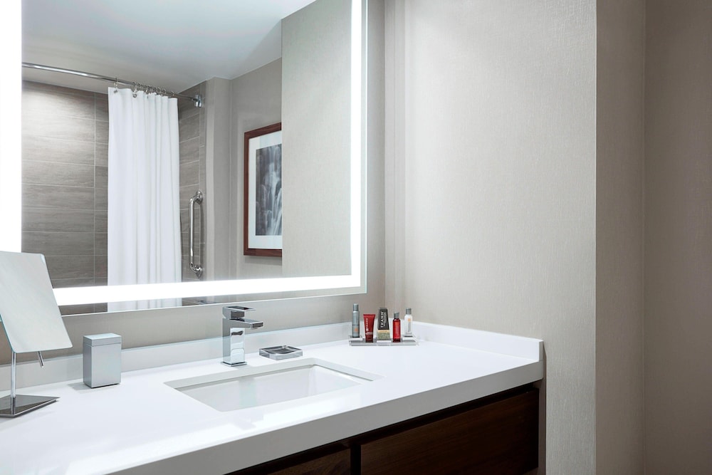 Deluxe Room, 2 Queen Beds photo 2