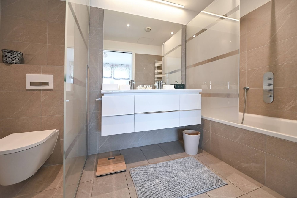 One & Only Lake View Apartment, Foto 52