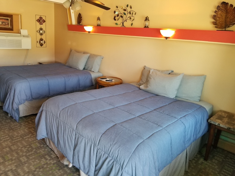 Comfort Single Room, 2 Queen Beds, Connecting Rooms, Ground Floor photo 2