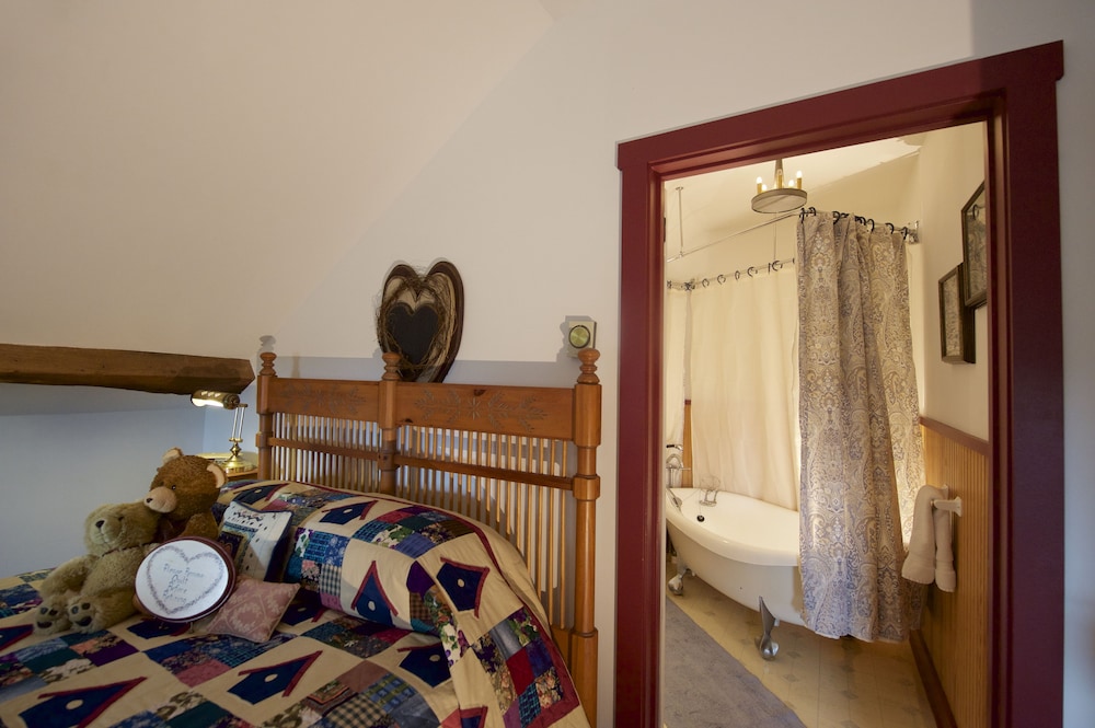Room (Fireside) photo 2