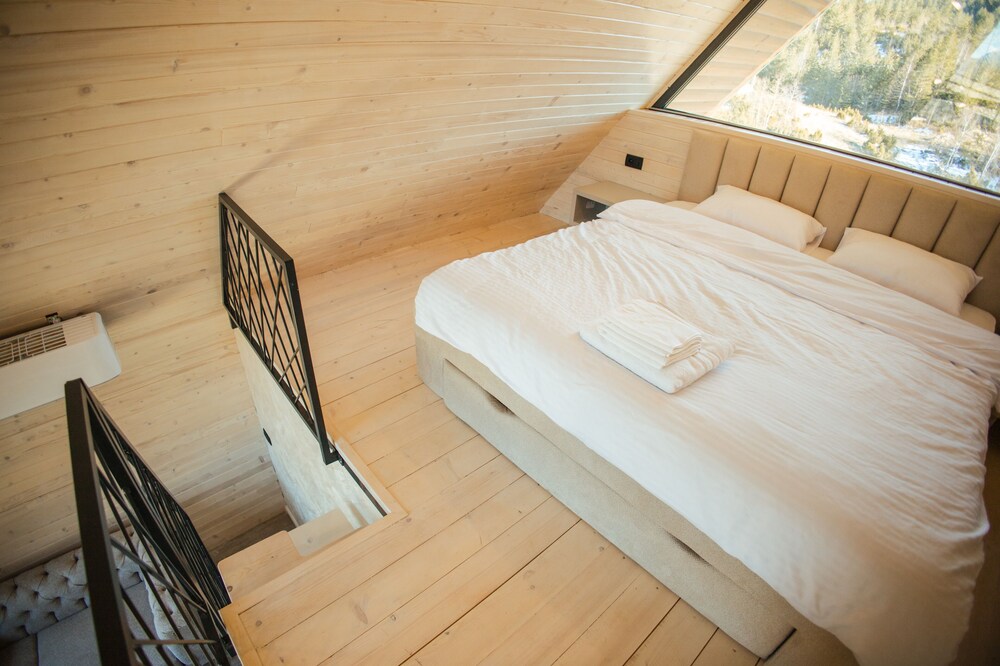Deluxe House photo 2