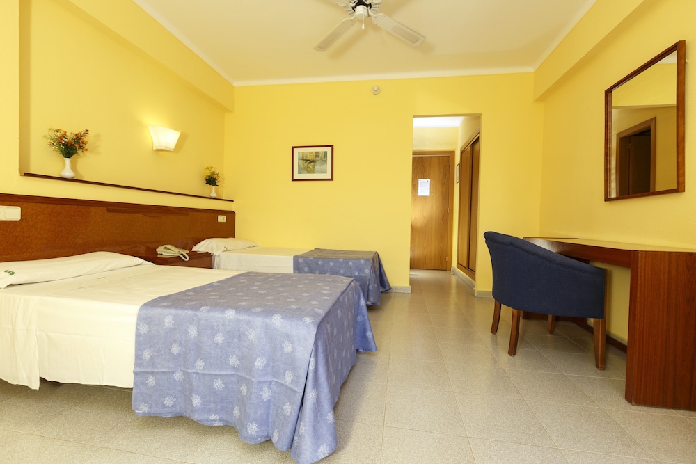 Habitación Doble Estándar o con Dos Camas Individuales.