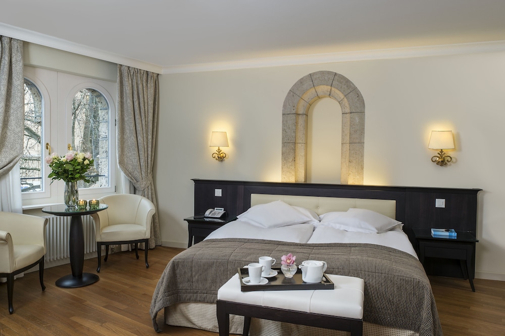Suite, 1 Queen Bed, Lake View photo 1