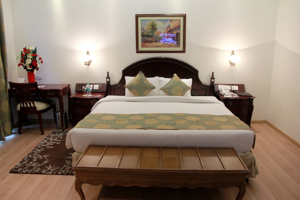 Deluxe Room, 1 King Bed, City View (Deluxe Double) - Photo 3