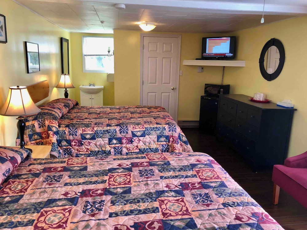 Motel 2 Queen Bedroom photo 3