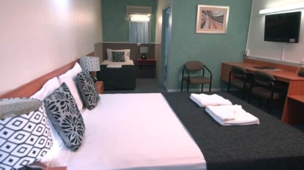 Deluxe Triple Room photo 3