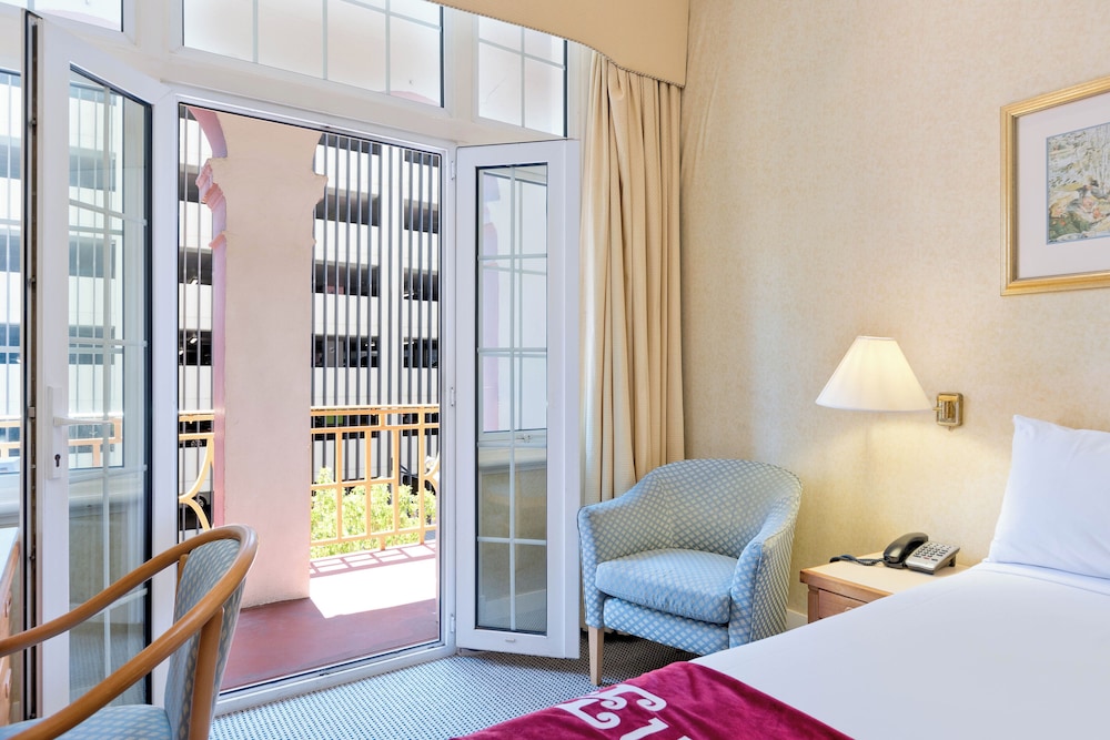 Superior Queen Room with Balcony - Photo 1