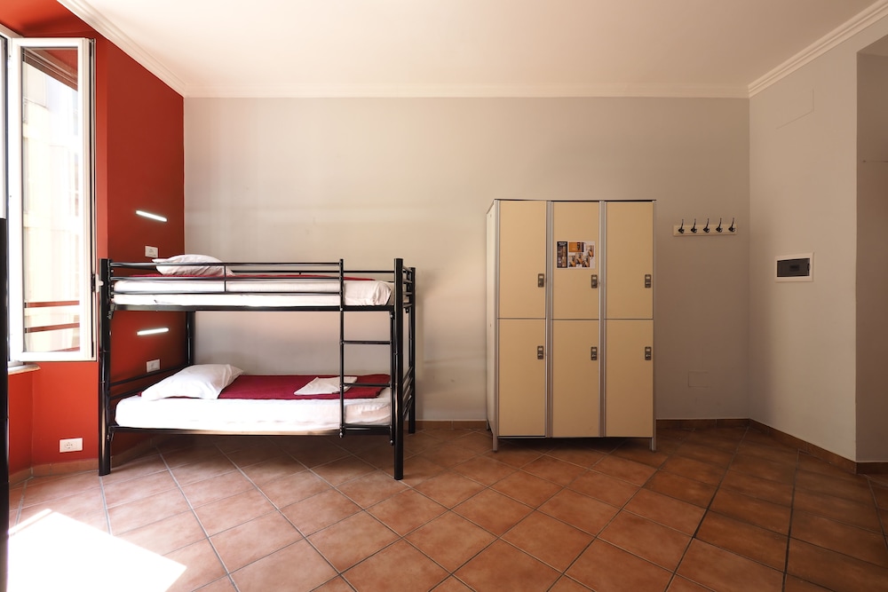 Basic Shared Dormitory, Women only, Shared Bathroom photo 3