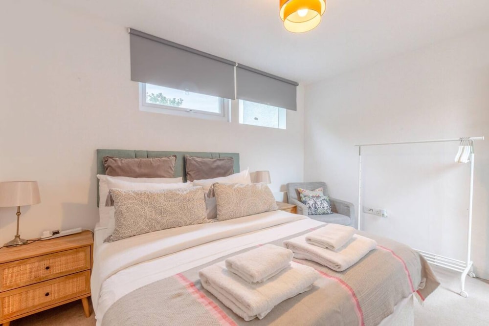 Basic Apartment, 1 King Bed photo 1