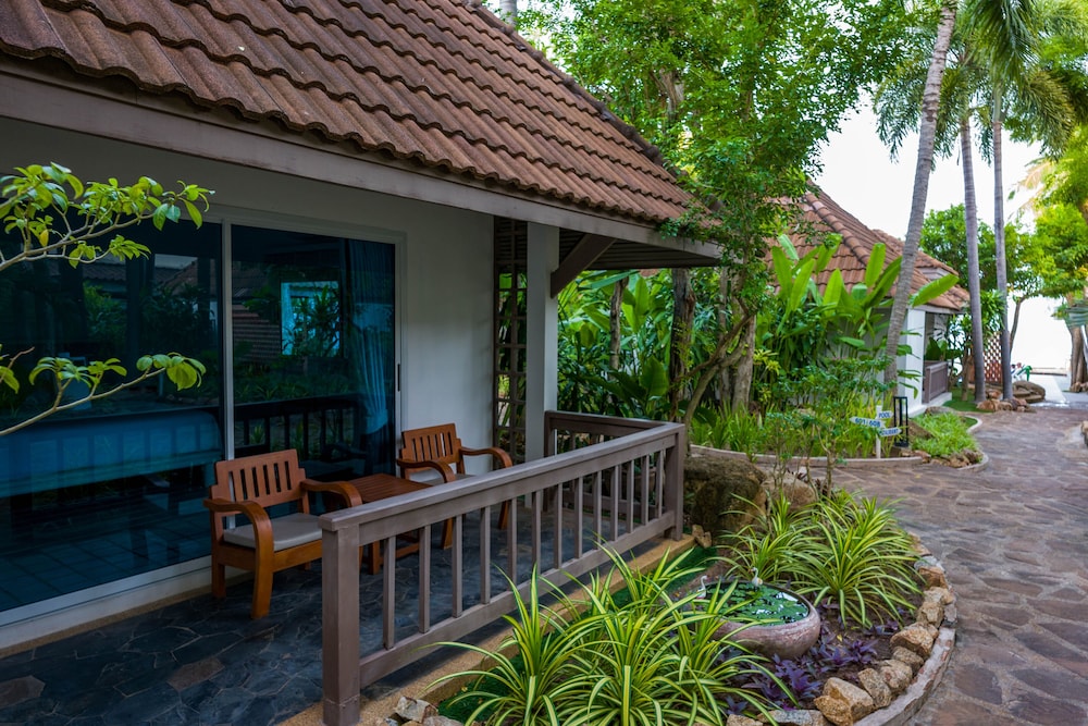 Deluxe Villa, 1 King Bed, Garden View - Photo 7