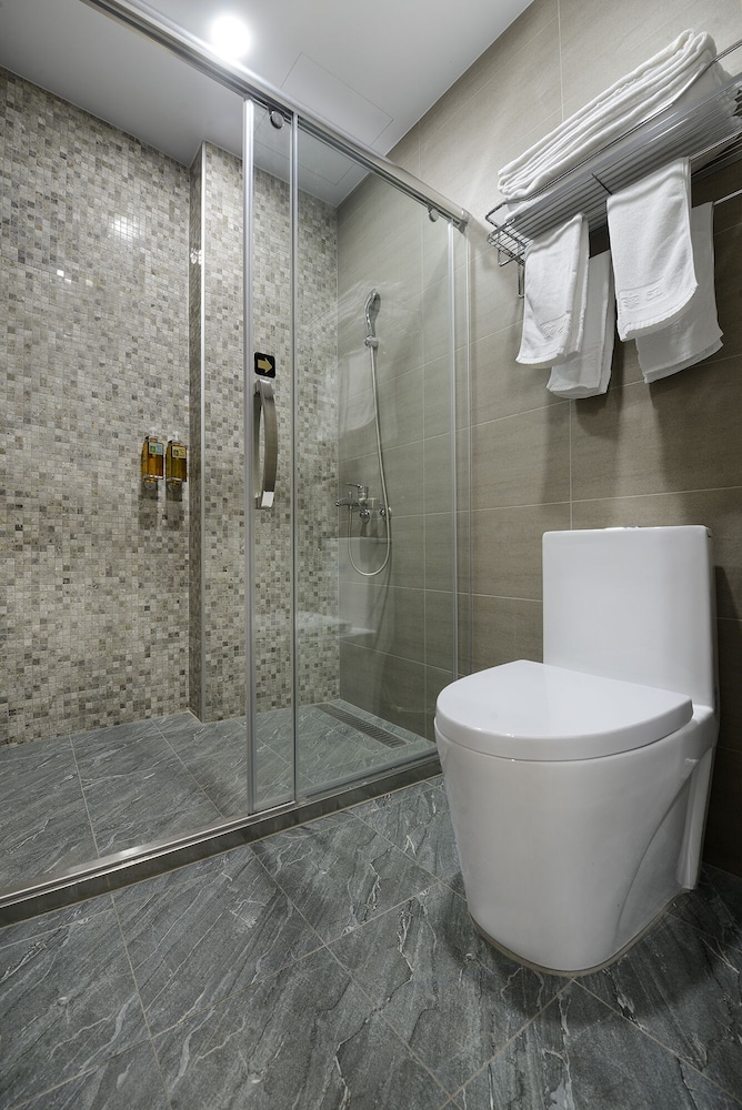 Luxury Quadruple Room - Photo 4