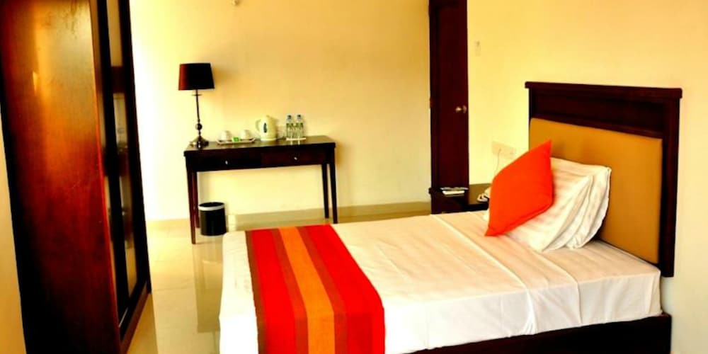 Deluxe Room (with fan (Non AC)) photo 1