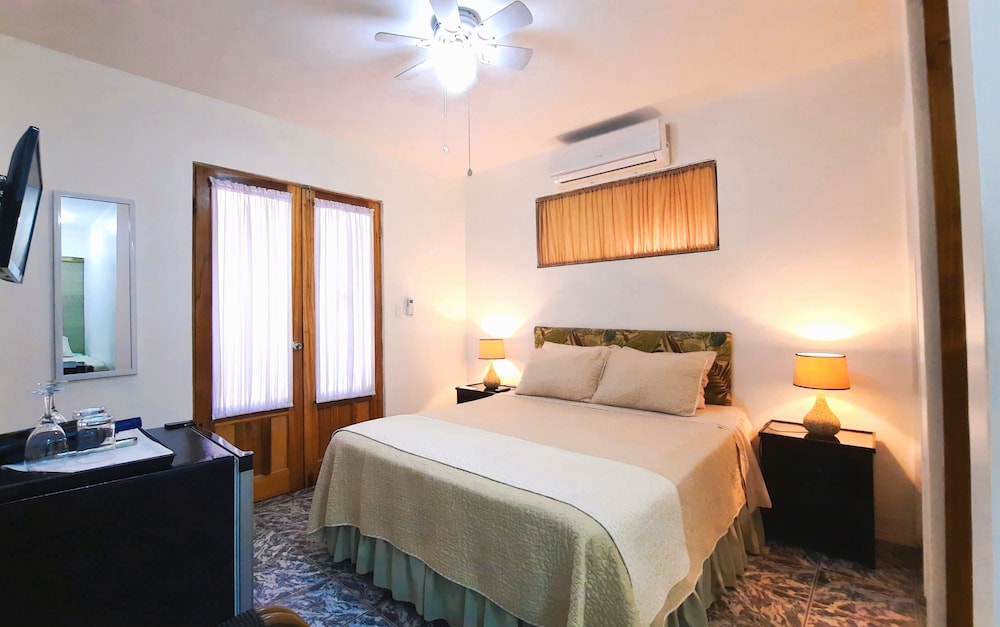 Standard Double Room, 1 Double Bed, Non Smoking, Courtyard View photo 2
