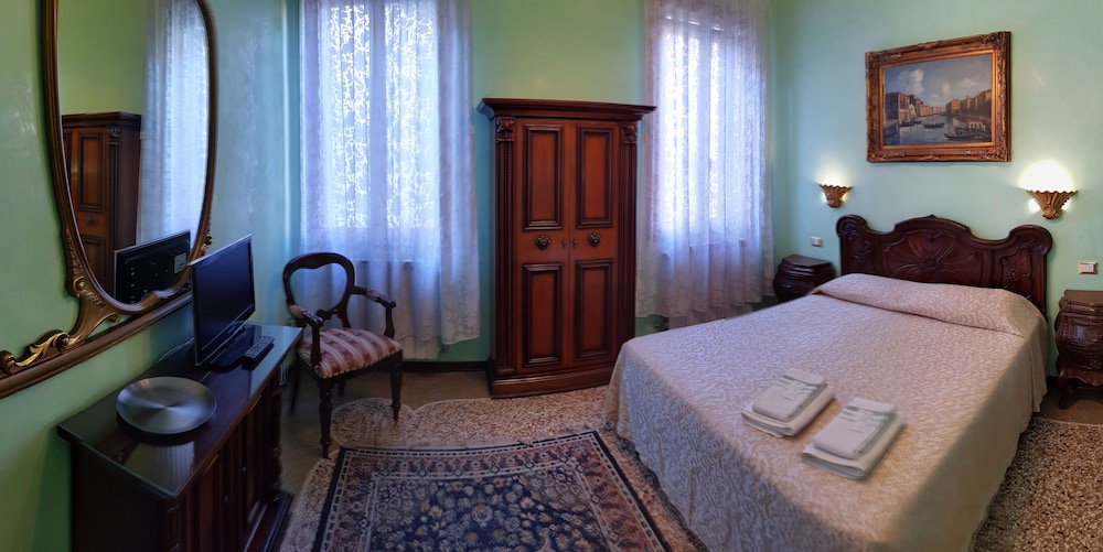 Double Room, 1 Queen Bed (Enchanted star) photo 1