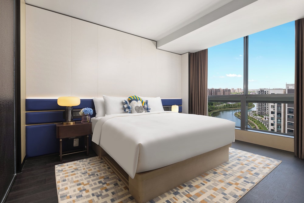 Suite, 1 King Bed (Kitchen Area)