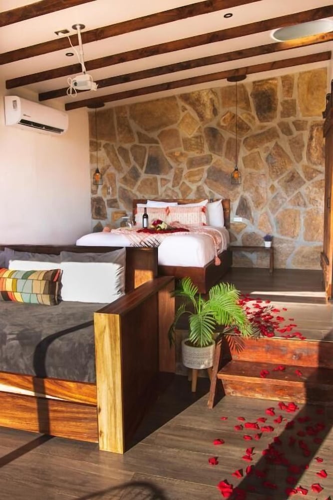 Deluxe Studio Suite, Hot Tub, Garden View