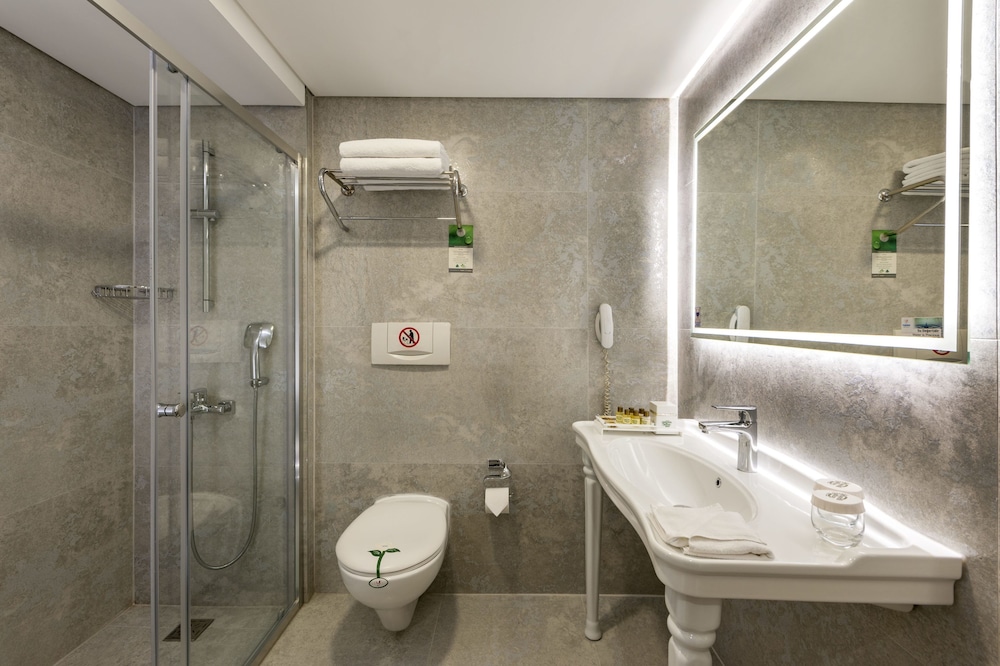 Available room thumbnail 6