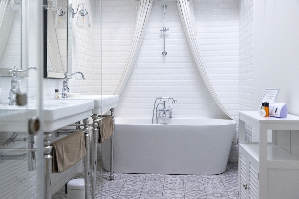 The Tilleul/ Lime Tree suite photo 3