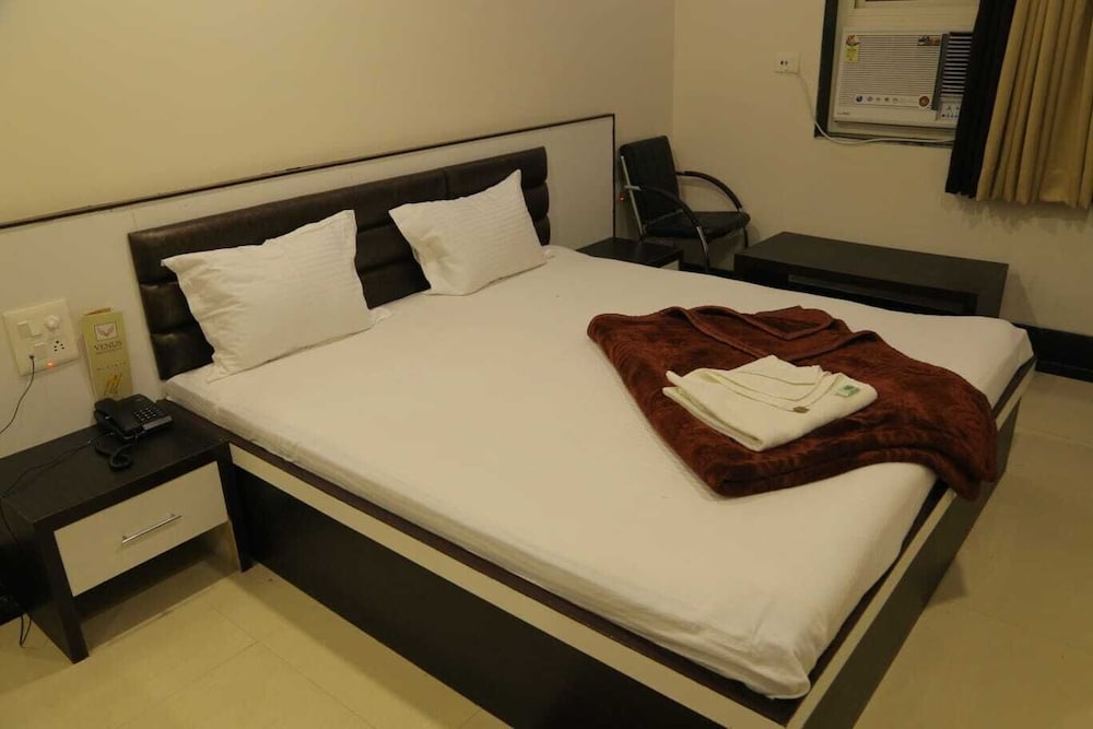 Deluxe Double or Twin Room photo 2