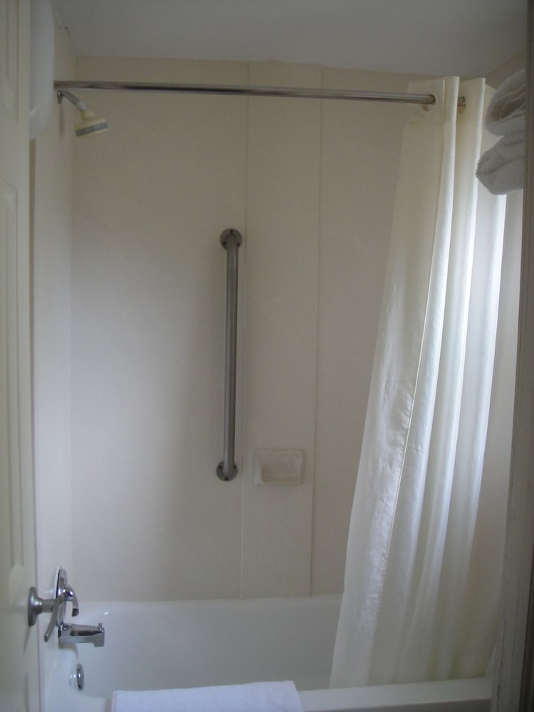 Standard Double Room, 2 Double Beds, Non Smoking - Photo 7