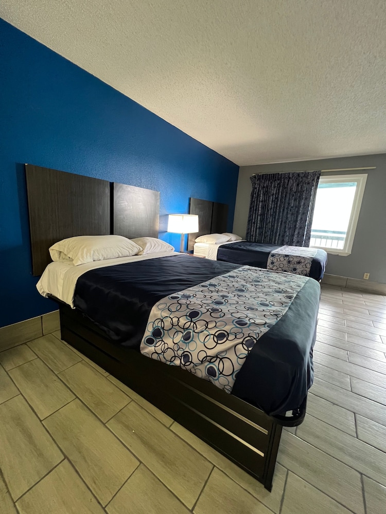 Basic Double Room Single Use, 2 Bedrooms, Smoking photo 1
