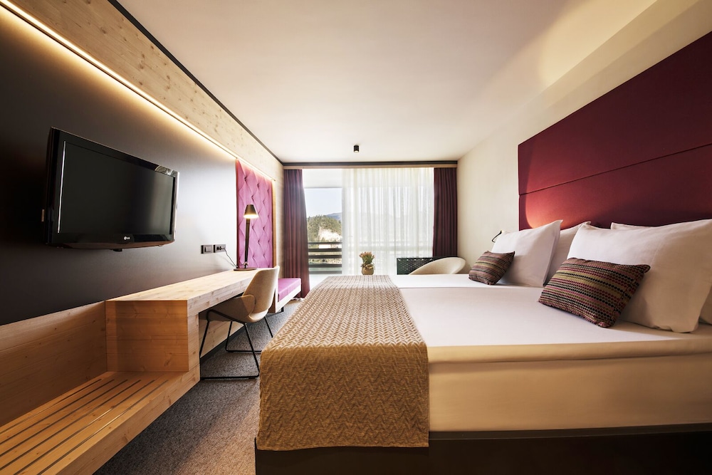 Double Room, Balcony, Park View photo 3