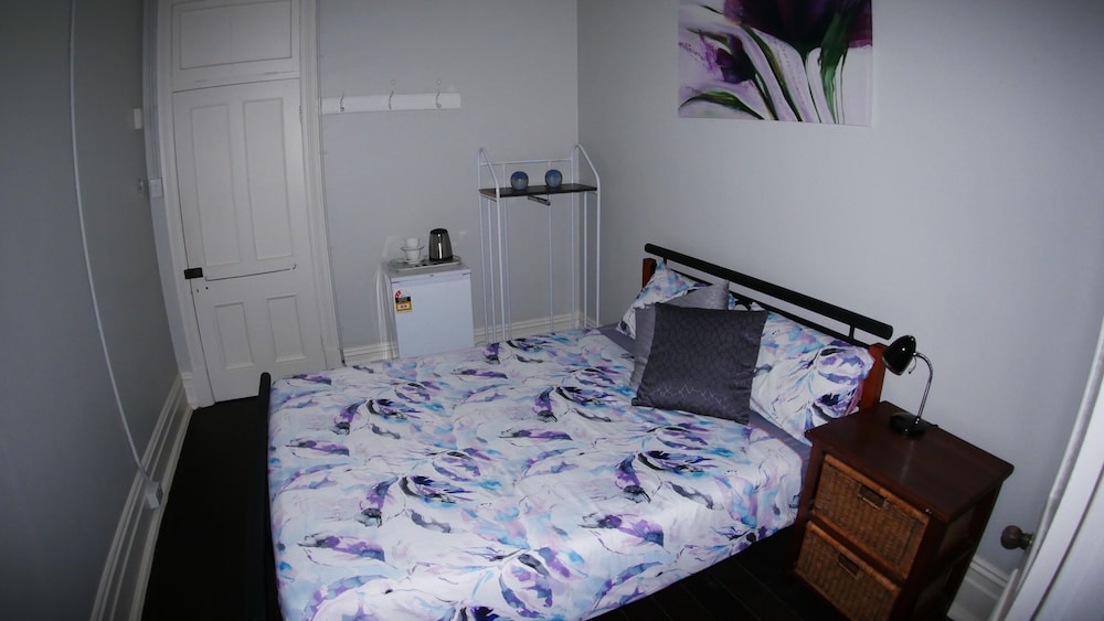 Queen Room with Shared Bathroom and Juliet Balcony, photo 6
