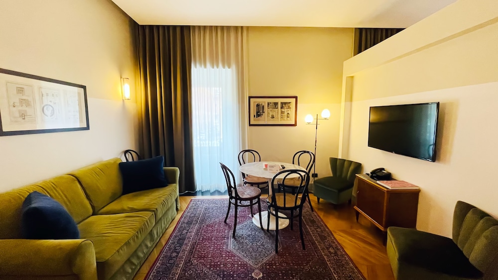 Junior Apartment, 1 King Bed with Sofa bed, Non Smoking, Housekeeping (1.2) photo 1