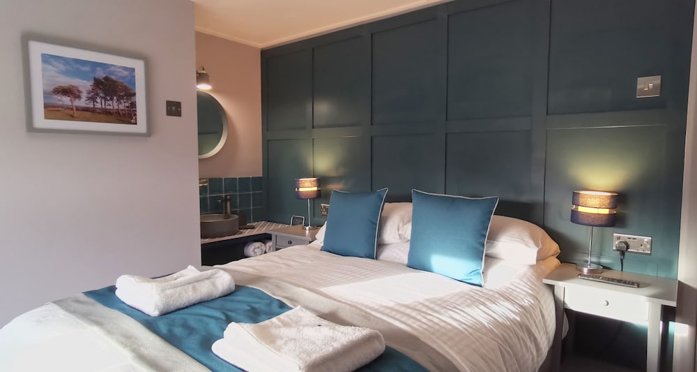 Basic Double Room, Ensuite (Compact)